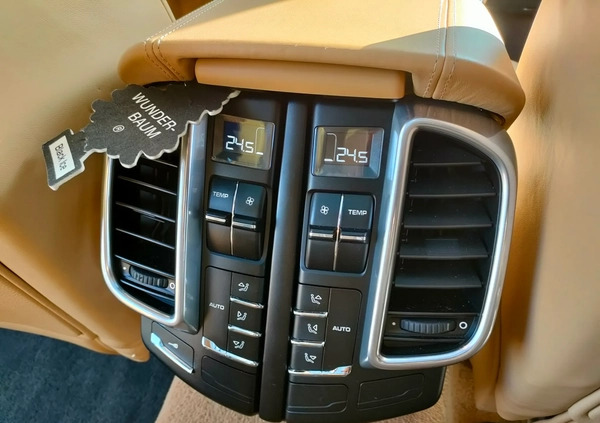 Porsche Cayenne cena 92000 przebieg: 152000, rok produkcji 2011 z Rakoniewice małe 301
